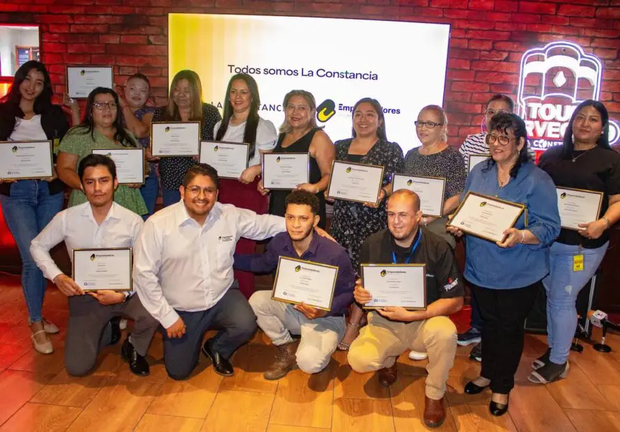 La Constancia y el Instituto Tecnológico de Monterrey gradúan a 18 emprendedores para fortalecer el comercio local