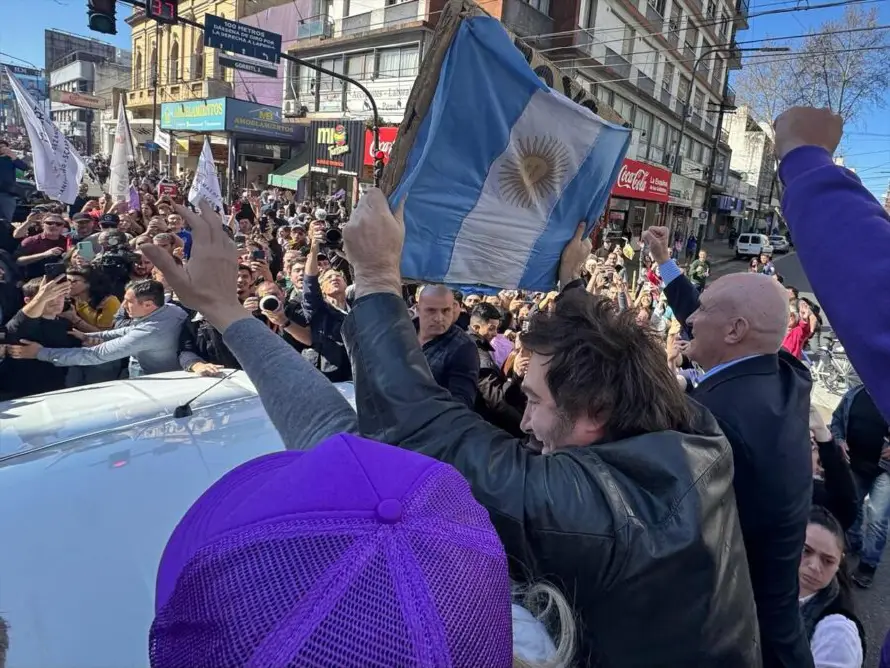 Milei dice que denuncias de corrupción en su contra son “mentiras”
