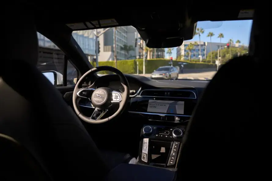 Nueva York otorga permisos a Waymo para probar robotaxis