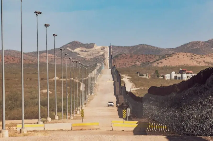 EEUU detuvo a casi 3,000 migrantes salvadoreños en 8 meses de 2025, una reducción del 90%