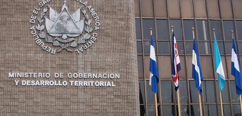 RAEX advierte a agentes extranjeros exentos del impuesto del 30 % que deben renovar su exención