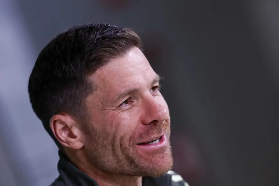 Xabi Alonso evita comentar sobre el Balón de Oro: “No es mi tema”