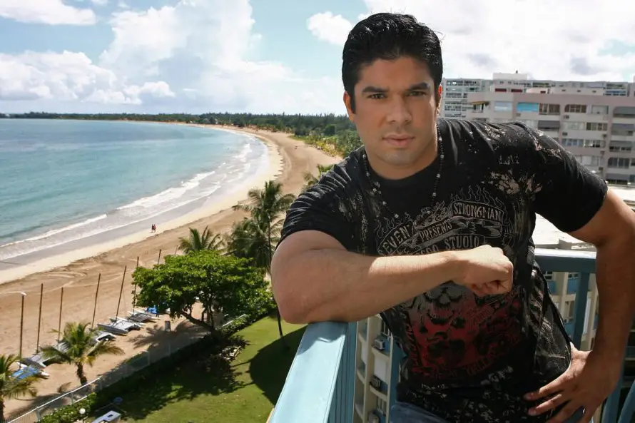 El salsero Jerry Rivera sigue con cara de niño y presenta su nuevo álbum "Llegué yo"