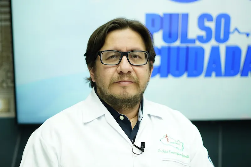 Más de 40 especialistas han renunciado al Minsal por maltrato laboral, dice Simetrisss