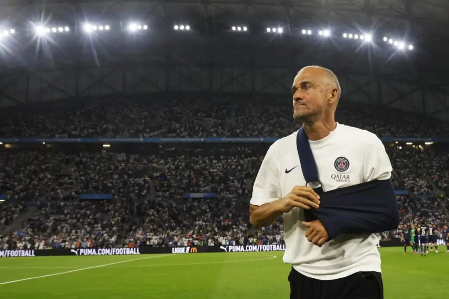 Luis Enrique recibe el Trofeo Johan Cruyff al mejor entrenador