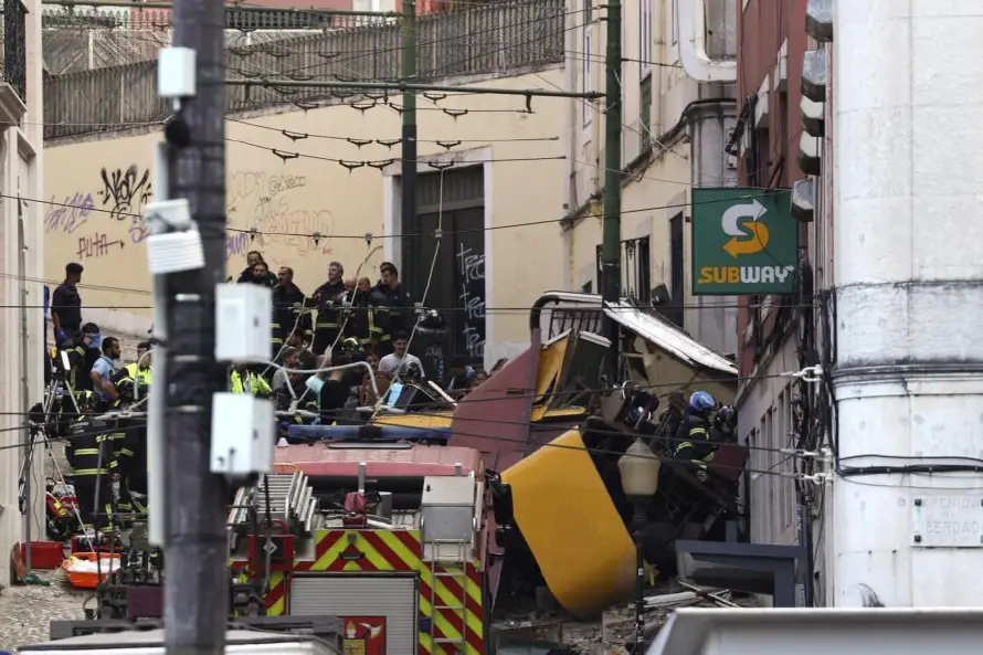 Al menos 15 muertos y 18 heridos en el accidente de un funicular en Lisboa, según las autoridades