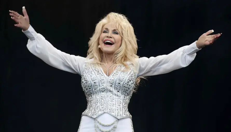 Dolly Parton cumple 80 años entre rumores sobre su salud y legado filantrópico