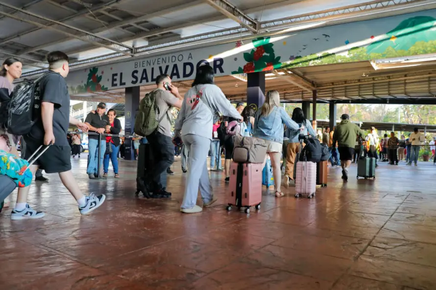 El Salvador ha recibido 3.3 millones de visitantes internacionales, un 82 % de la meta de 2025