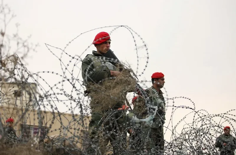 Trump advierte a Afganistán con represalias si no devuelve base aérea de Bagram