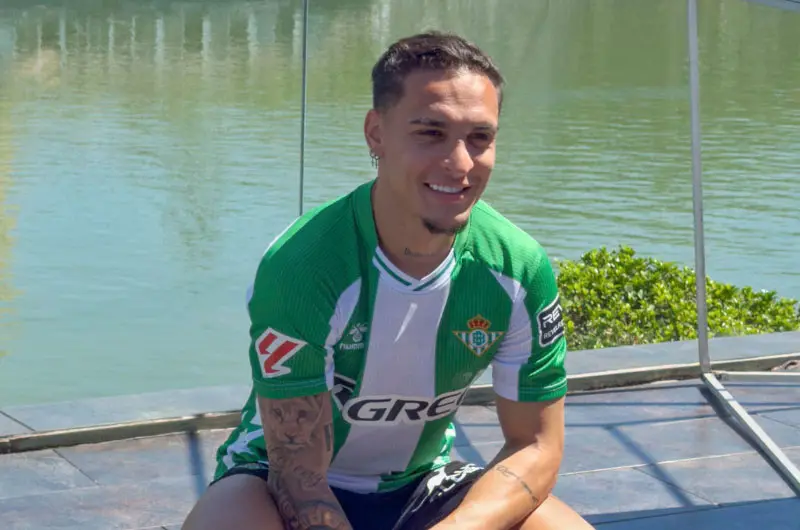 Antony: "Mi única opción fue el Betis, lloré de felicidad cuando dije a mi familia que volvía a Sevilla"