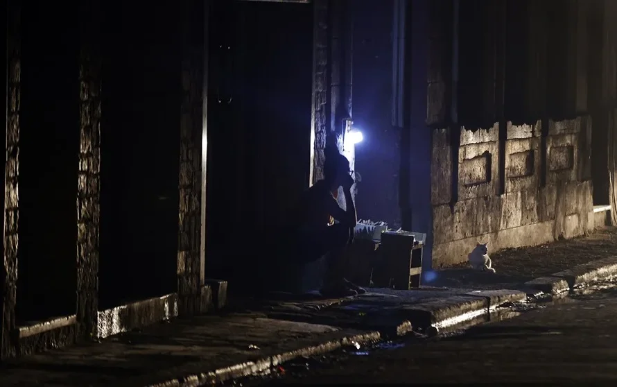 Gobierno cubano admite debilidad del sistema eléctrico tras apagón de 36 horas
