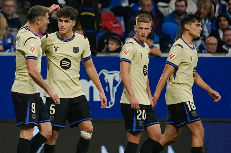 El Barcelona remonta en Oviedo para seguir a dos puntos del Real Madrid