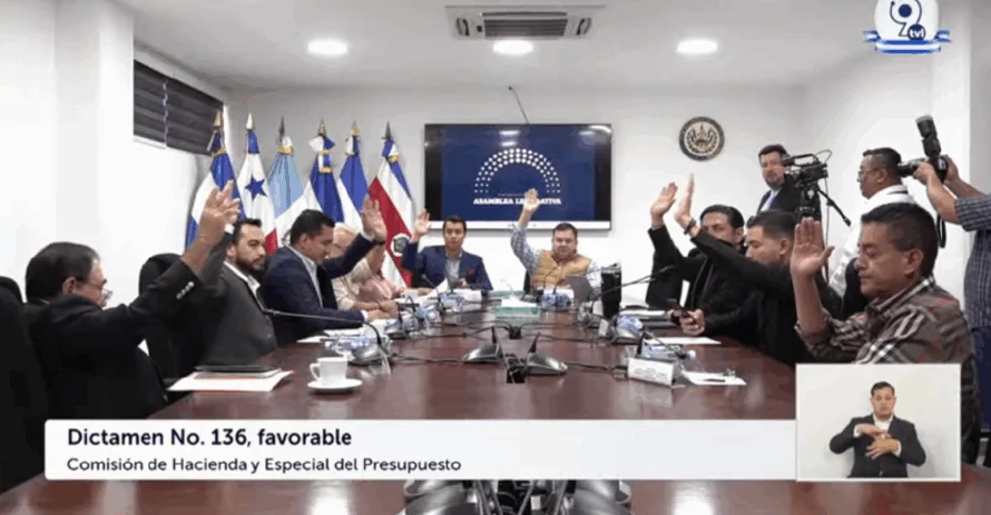 Aprueban exonerar de impuestos a la importación de un vehículo por la fundación Edytra