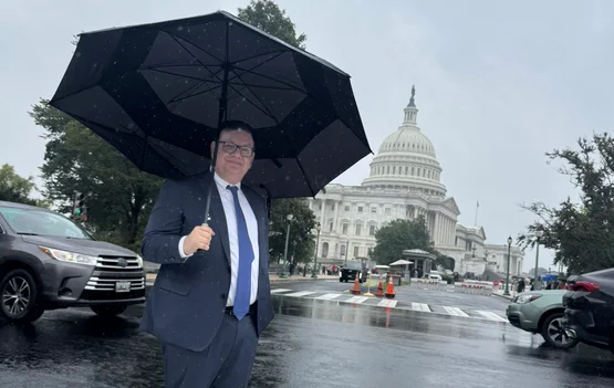 Christian Guevara recupera visa, viaja a EEUU y se reúne con el Caucus de El Salvador en el Congreso