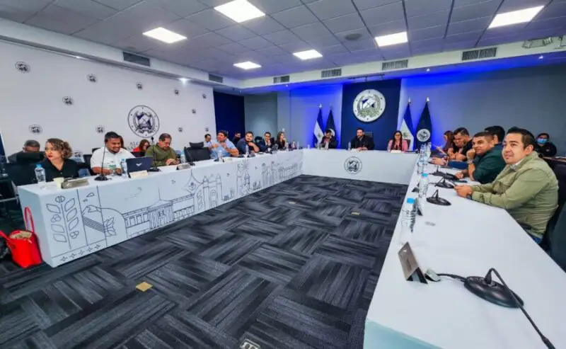 San Salvador Centro cumplirá un año sin publicar actas de concejo, que acordó sesiones públicas