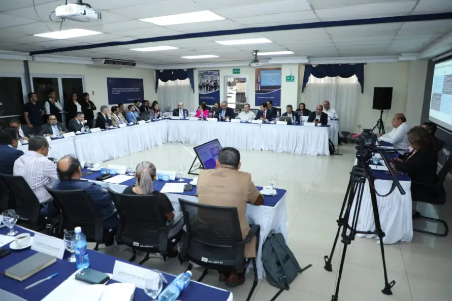 Consejo del Trabajo firma informe preliminar de transición a la formalidad laboral y lo enviará a Bukele
