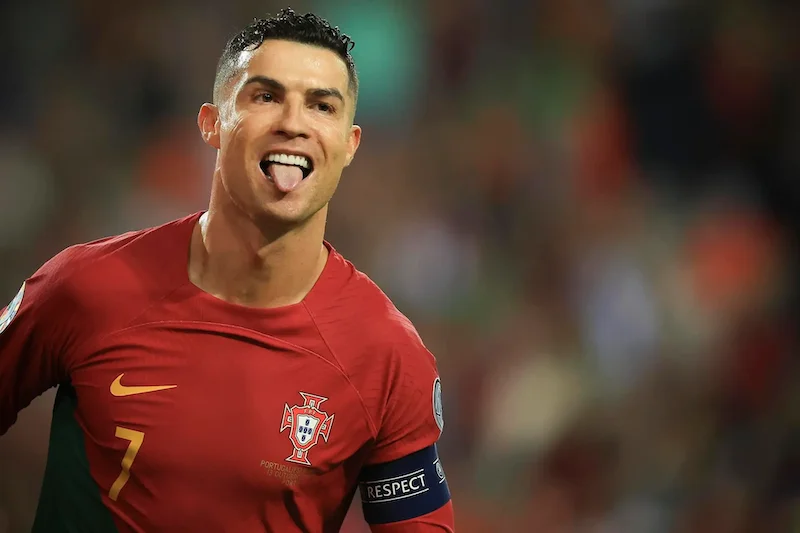 Cristiano Ronaldo suma doblete y se acerca a los 1000 goles en su carrera
