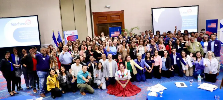Maestros de inglés son capacitados en uso de Inteligencia Artificial