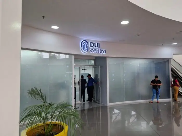 Servicios de pasaportes y DUI cierran hoy y reanudan el 7 de abril
