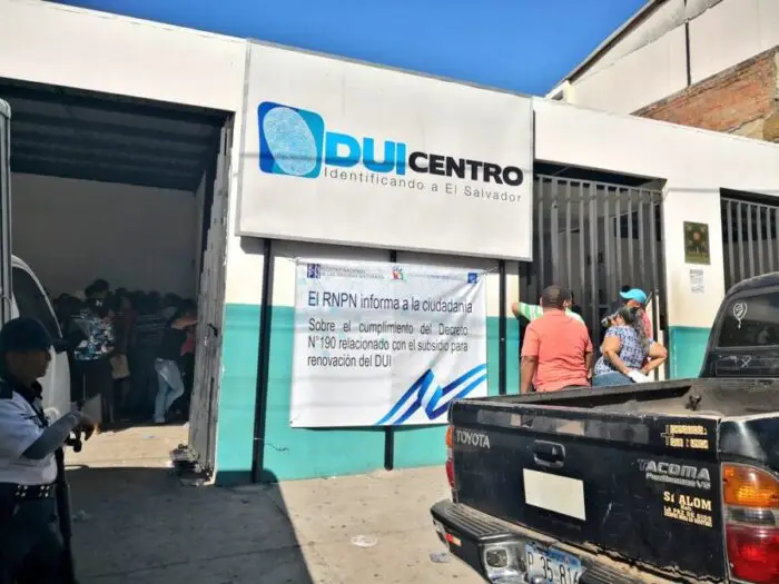 RNPN iniciará con la sucursal de Usulután traslados de tres duicentros a comerciales Plaza Mundo
