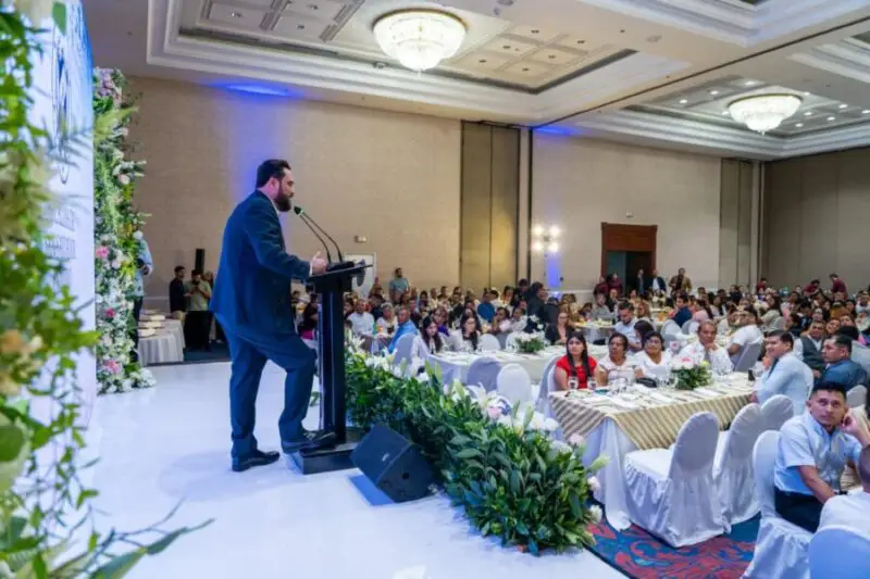 Alcaldía de San Salvador Centro celebró boda colectiva con 74 parejas