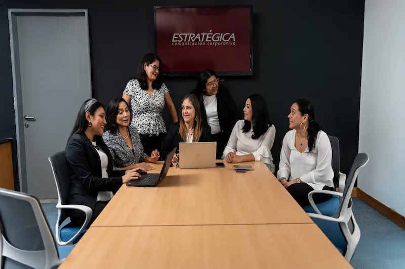 Estratégica lanza programa para fortalecer comunicación estratégica de líderes empresariales