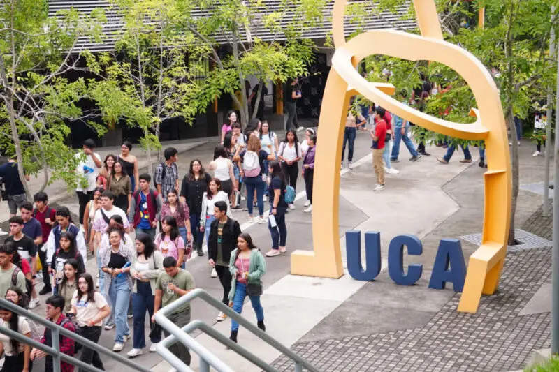 UCA cumple 60 años y señala que persisten grandes desigualdades sociales y educativas en el país