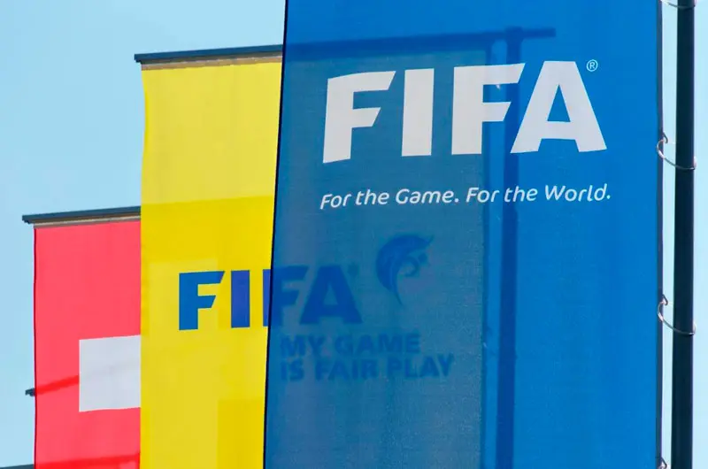 La FIFA crea un comité con exfutbolistas para luchar contra el racismo