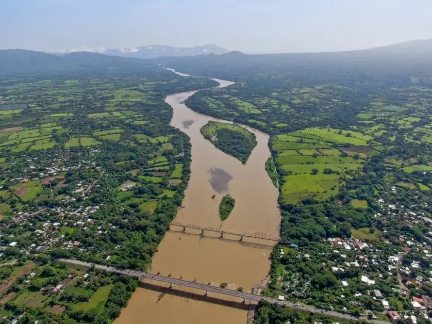 El río Lempa amanece a 1.64 metros del límite del desborde