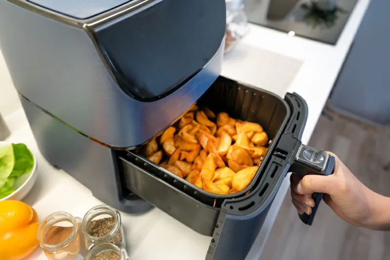 Freidora de aire consume menos electricidad que el horno, según estudio
