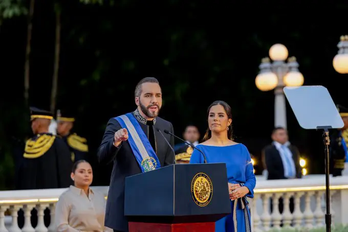 Bukele defiende sus estrategias en seguridad y educación, y dice aplica "modelo salvadoreño"
