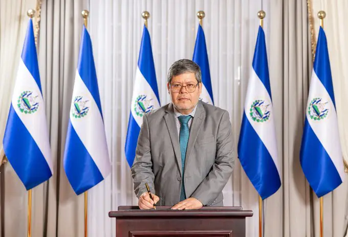Bukele nombra a nuevo presidente de la ANDA