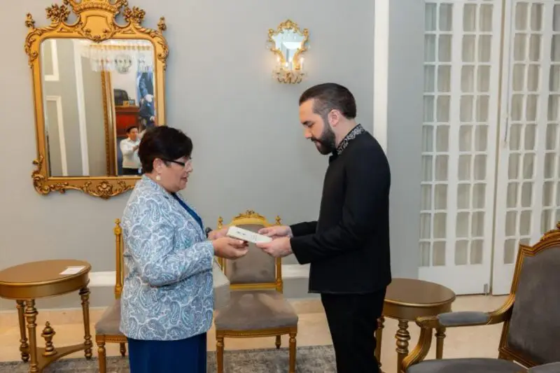 Embajadora de Belice entrega credenciales a Bukele y reafirma compromiso con "el fortalecimiento de las relaciones"