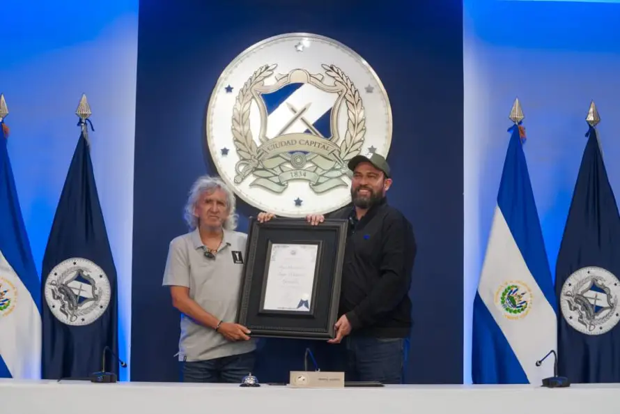 Alcaldía de San Salvador Centro reconoce a Jorge "El Mágico" González como Hijo Meritísimo de la ciudad