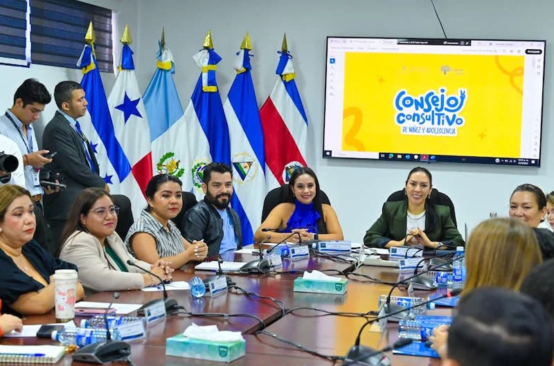 Jóvenes llegan a la Asamblea y piden a diputados que “derecho a participar nunca se pierda”