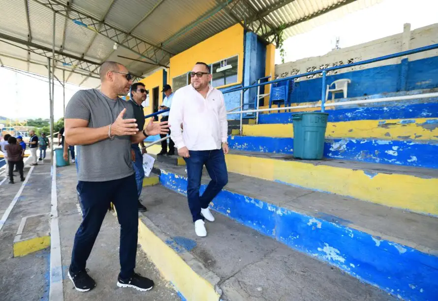 INDES inspecciona estadio Ramón Flores Berríos para ser remodelado
