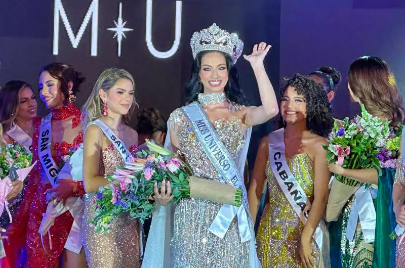 Giulia Zanoni se corona Miss Universo El Salvador
