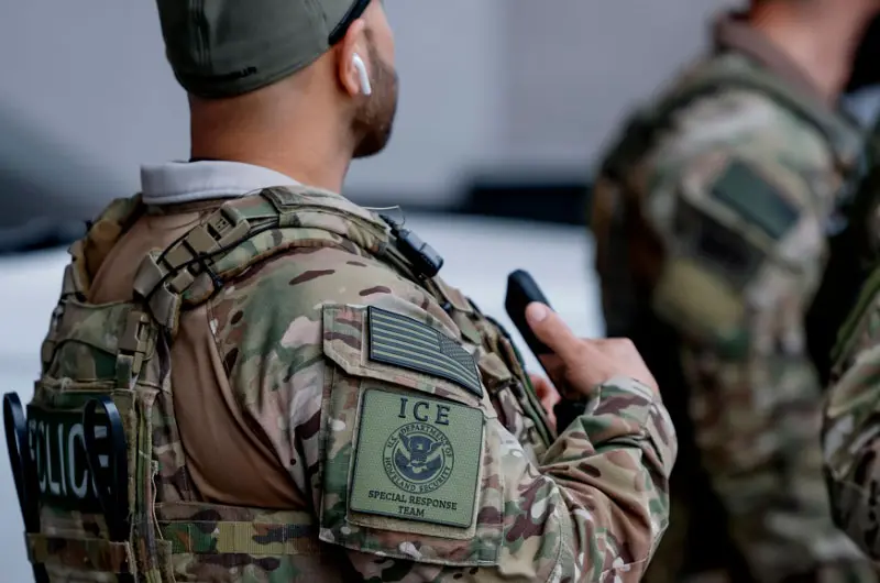 ICE verifica seguridad de 450,000 menores inmigrantes con visitas en sus hogares
