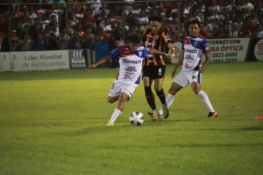Firpo vence al Águila 1-0 en el clásico oriental y sigue firme en el liderato