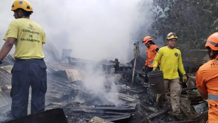 Incendio consumió una vivienda en colonia San Miguel 2, en San Ramón