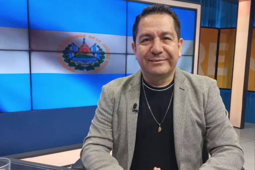"Habría que canonizar a la ministra Karla Trigueros", dice presidente de Colegios Privados por medidas disciplinarias