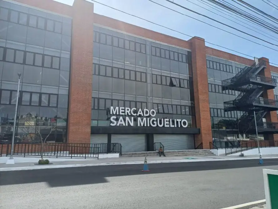 Vendedores del San Miguelito empiezan a inscribirse en Hacienda mientras esperan instalarse en mercado