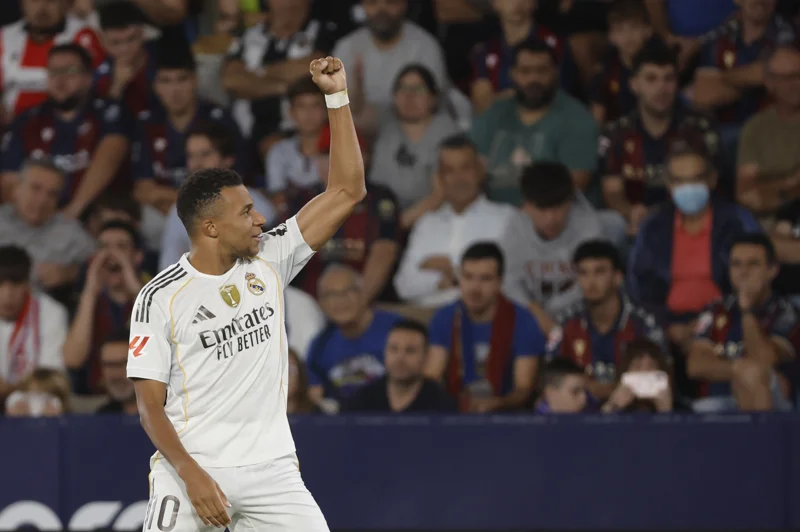 Mbappé llega a los 400 goles mas joven que Messi y Cristiano Ronaldo