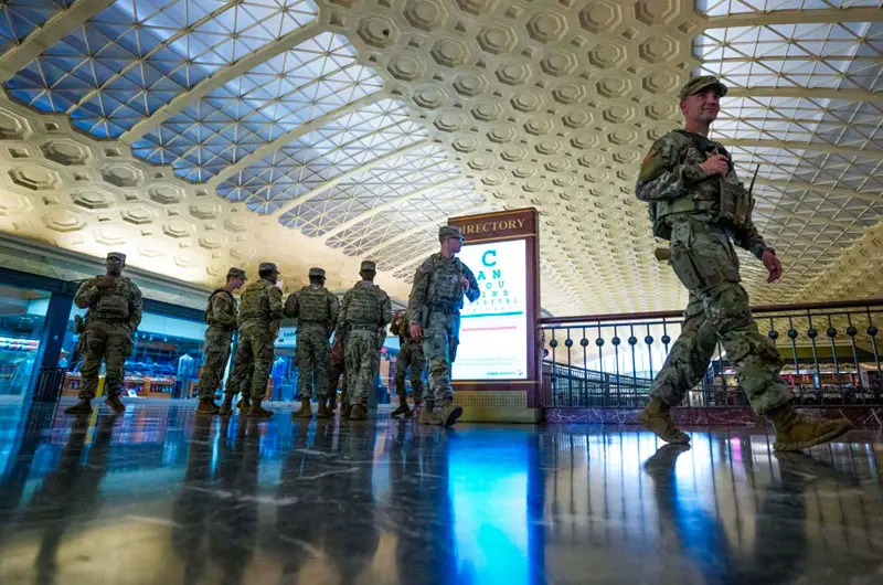 Una corte de apelaciones de EEUU rechaza el despliegue de la Guardia Nacional en Illinois