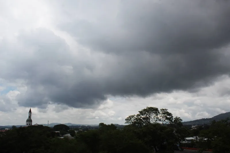 Pronostican fin de semana con lluvias y ambiente cálido en gran parte del país