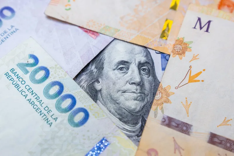 Argentina vuelve a mercados internacionales y coloca deuda por $1,000 millones