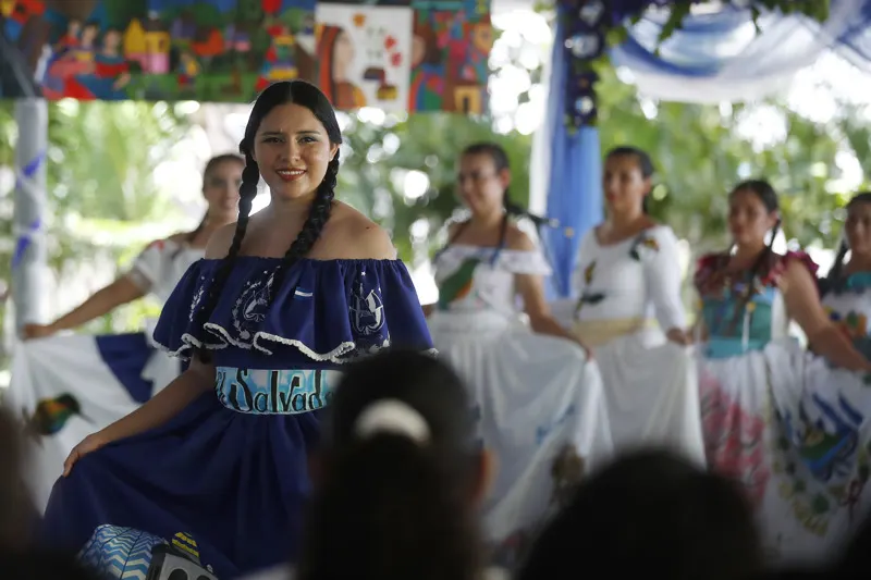 Reclusas en penal de Apanteos celebran independencia con música y baile