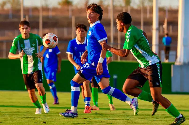 Sub 17 cae ante el Betis en inicio de gira europea