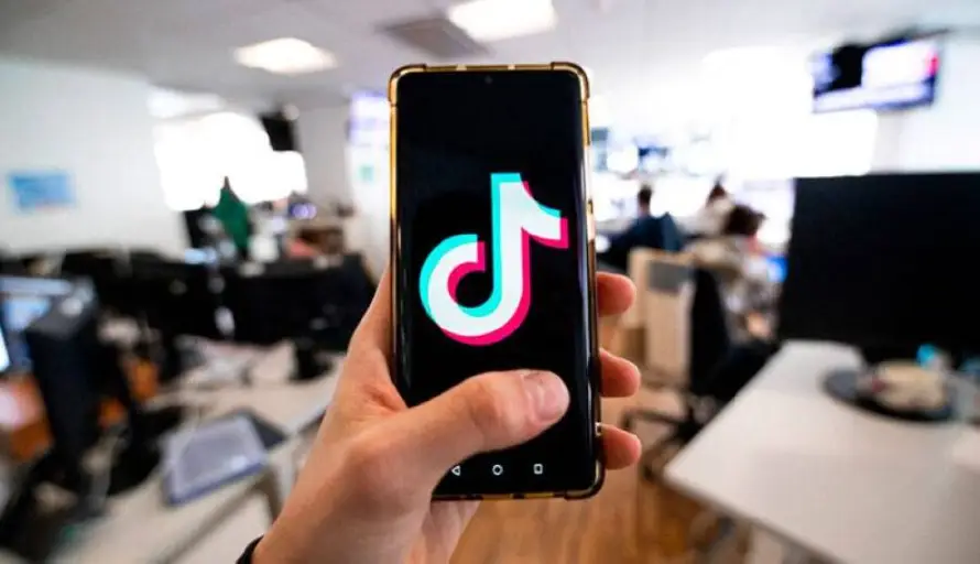 TikTok permitirá enviar notas de voz, imágenes y vídeos en los mensajes directos