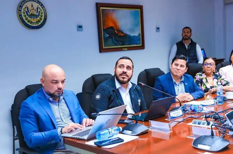 Gobierno pide reforma para autorizar centros de salud privados sin aval de juntas y declararlos de utilidad pública